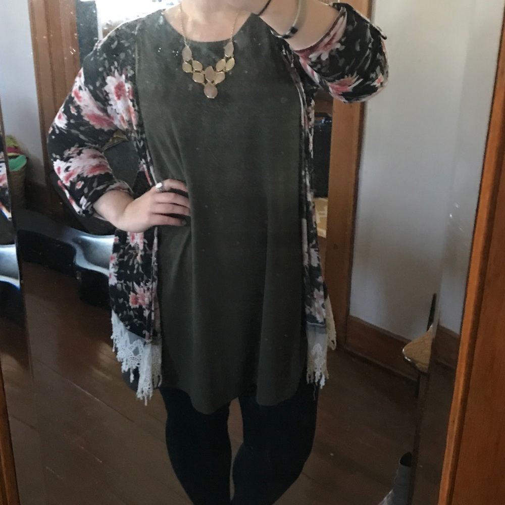 🔴4 for 25🔴 Floral & Lace Small Soft Open Cardigan - Picture 6 of 6